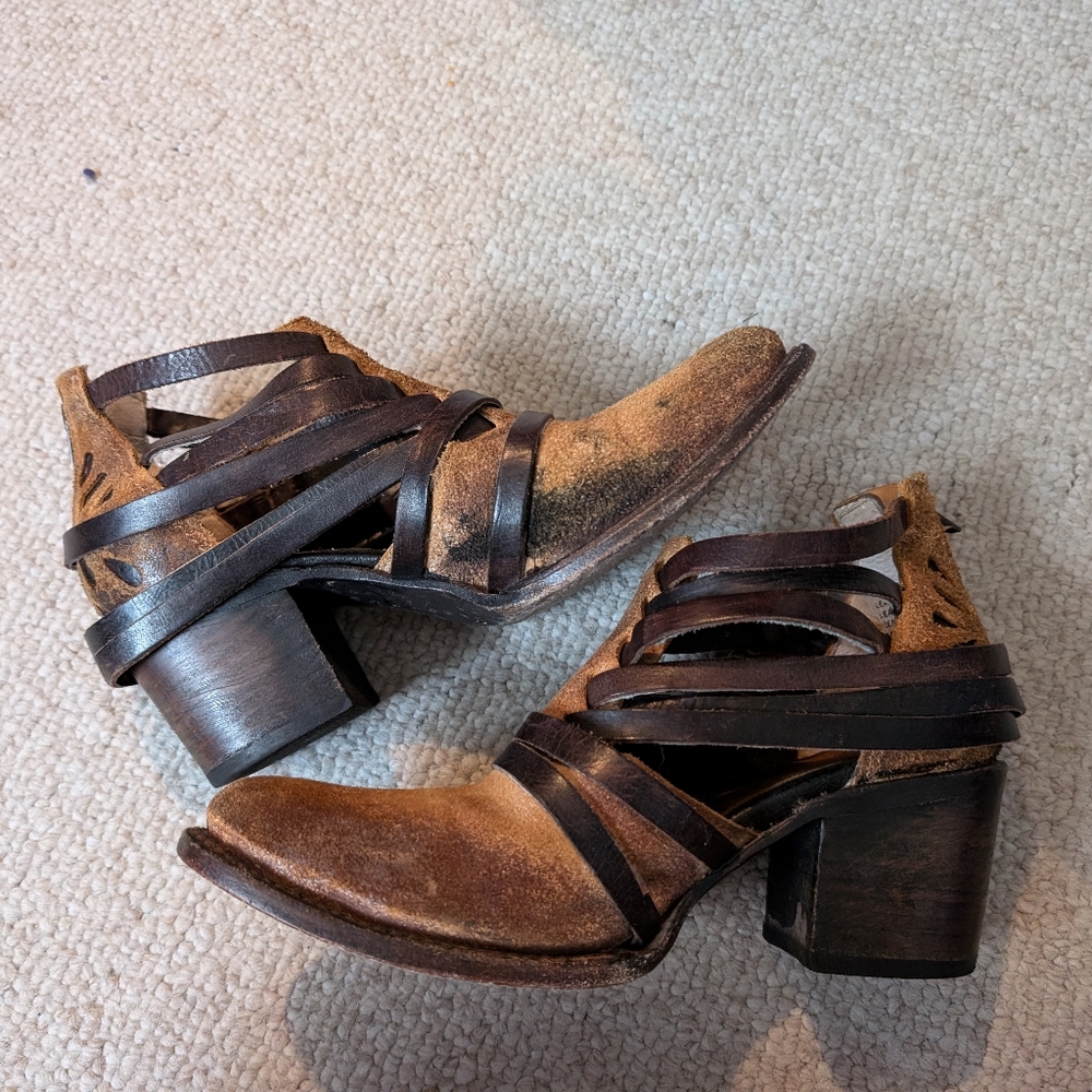 Amber, Size 8